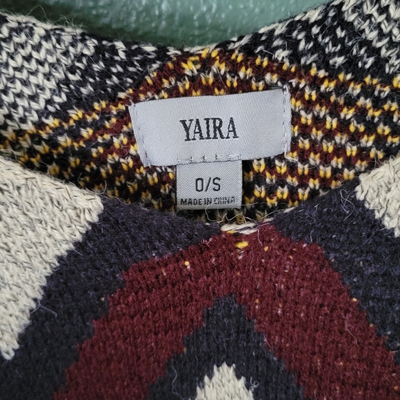 YAIRA poncho - Picture 2 of 2